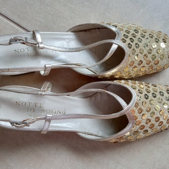VINTAGE GOLD LAMÉ & SEQUIN SHOE - Picture 2 of 14